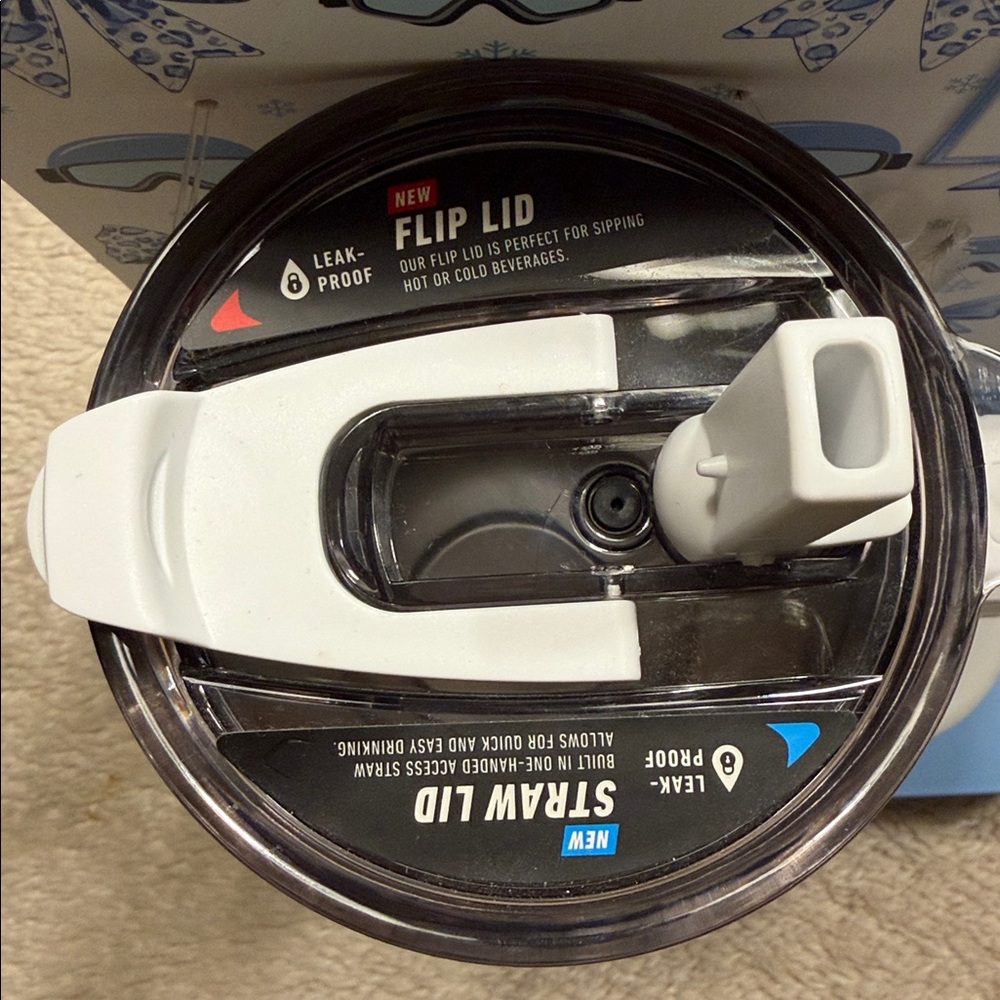 HYDRAPEAK “Ski Blue Bow" Limited Edition Hydrapeak 40oz Voyager Tumbler - Picture 7 of 10